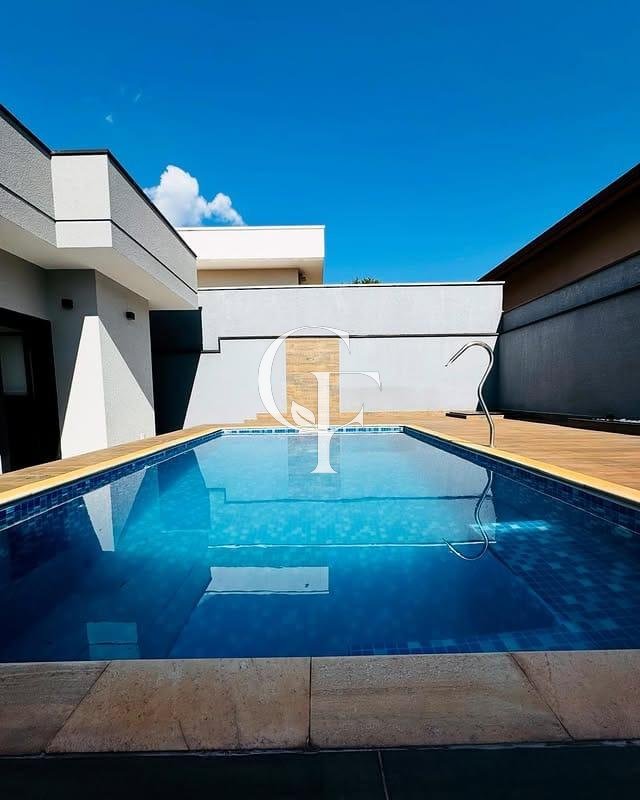 Casa à venda em condomínio fechado - Paulínia. 
