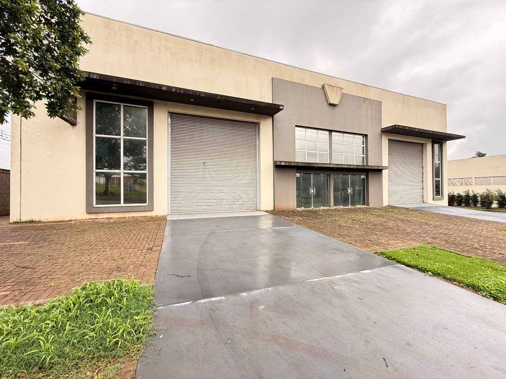 Barracão para alugar em Maringá, Parque Industrial, com 681.57 m²
