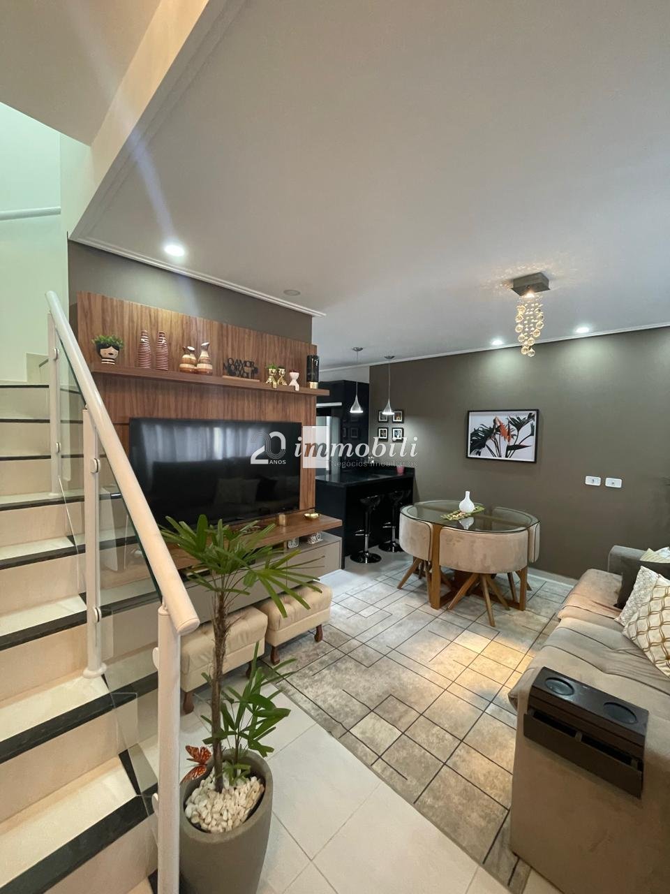 Casa à venda em Cotia, Granja Viana, com 2 quartos, com 111 m², Residencial Ipê Amarelo