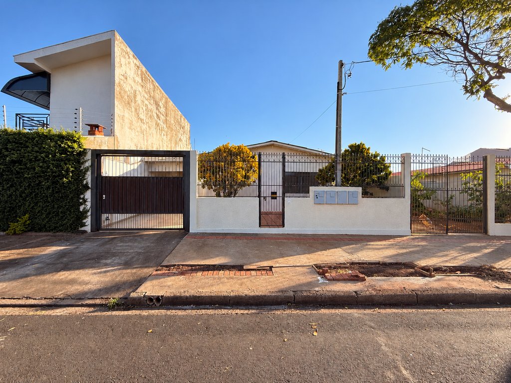 Casa para alugar em Maringá, Jardim Alvorada, com 3 quartos, com 100 m²