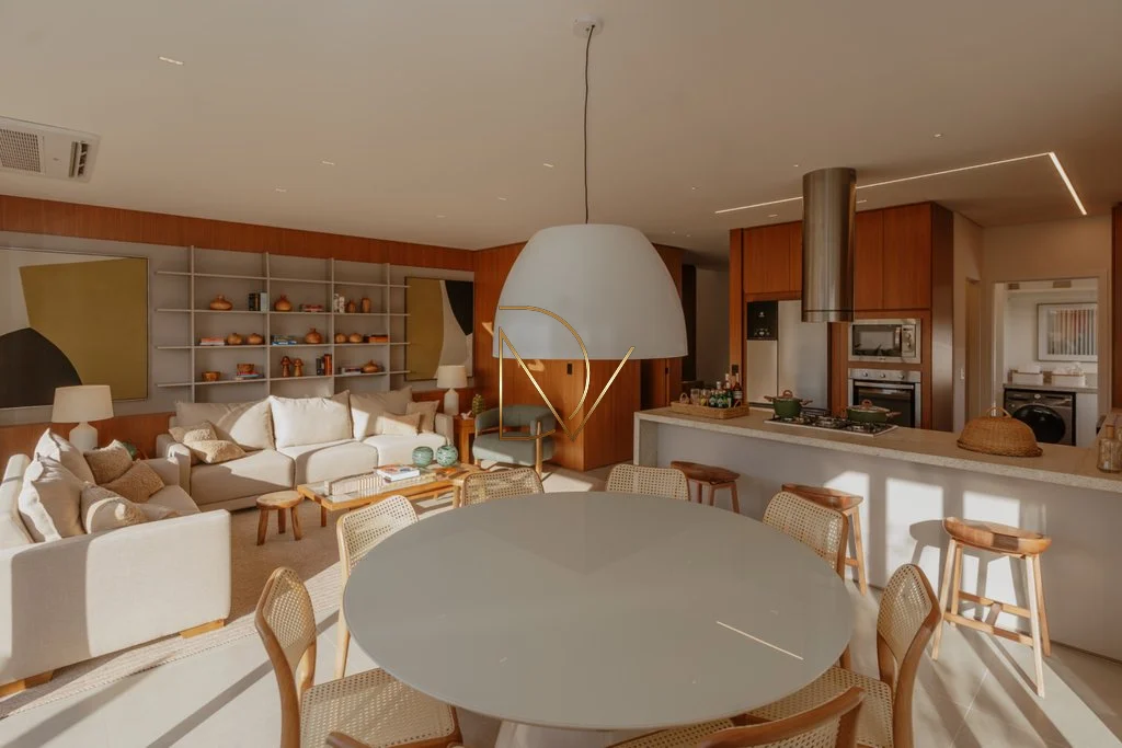 Casa à Venda no Condomínio Casa Bella, Parque Alphaville: Modernidade, Conforto e Sofisticação