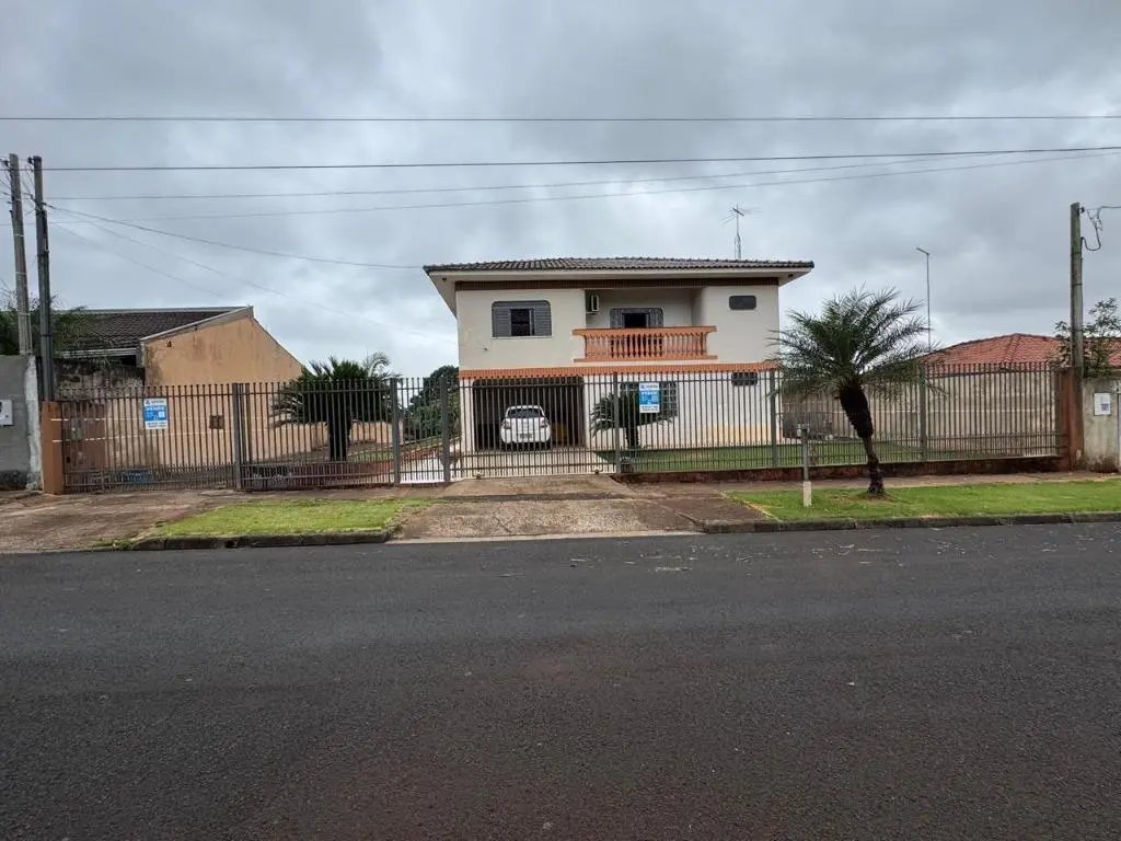 Sobrado com 270.6 m² e 4 Quartos à Venda na Vila Morangueira - Maringá