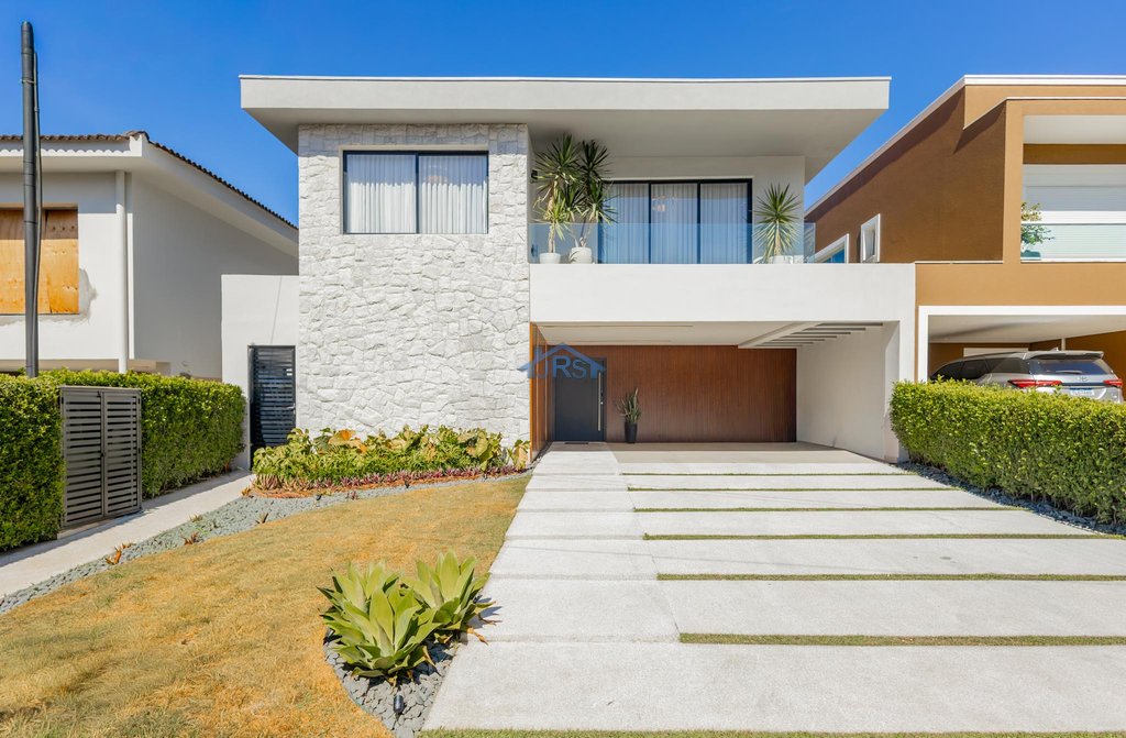 Casa à venda em Santana de Parnaíba, Alphaville, com 3 suítes, com 300 m², Residencial Quatro