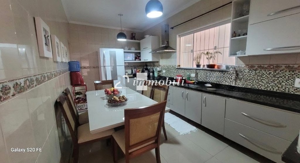 Casa à venda em Cotia,na Granja Viana, com 3 quartos, com 180 m²