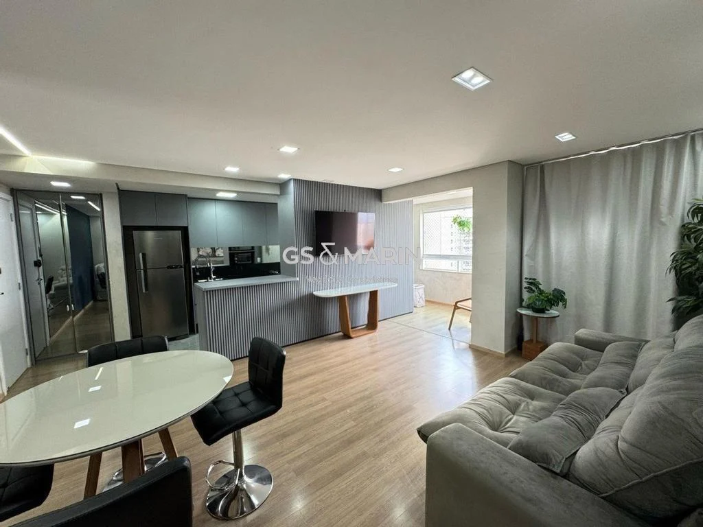 Apartamento em andar alto e com varanda gourmet à venda no Ed. Cosmopolitan Residence, na Gleba Palhano