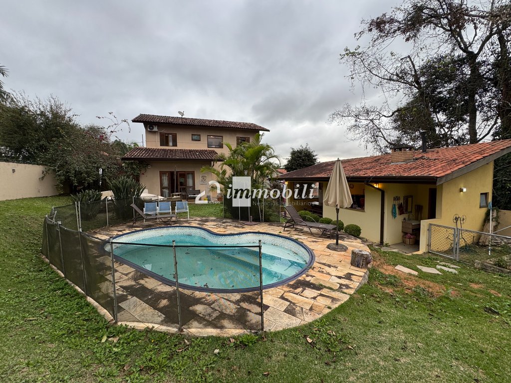 Casa à venda em Cotia, Granja Viana, com 3 suítes, com 232 m², Parque Paulistano