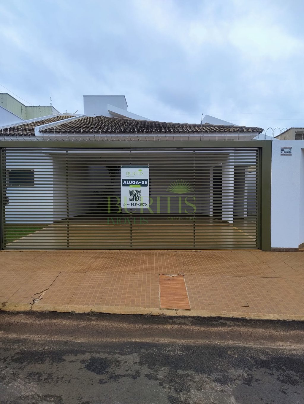 Casa para alugar em Rio Verde, Residencial Interlagos, com 3 suítes, com 243.05 m²