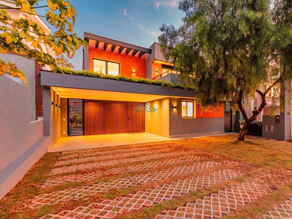 Casa à venda em Santana de Parnaíba,  Alphaville, com 4 suítes, com 317 m², Residencial Quatro