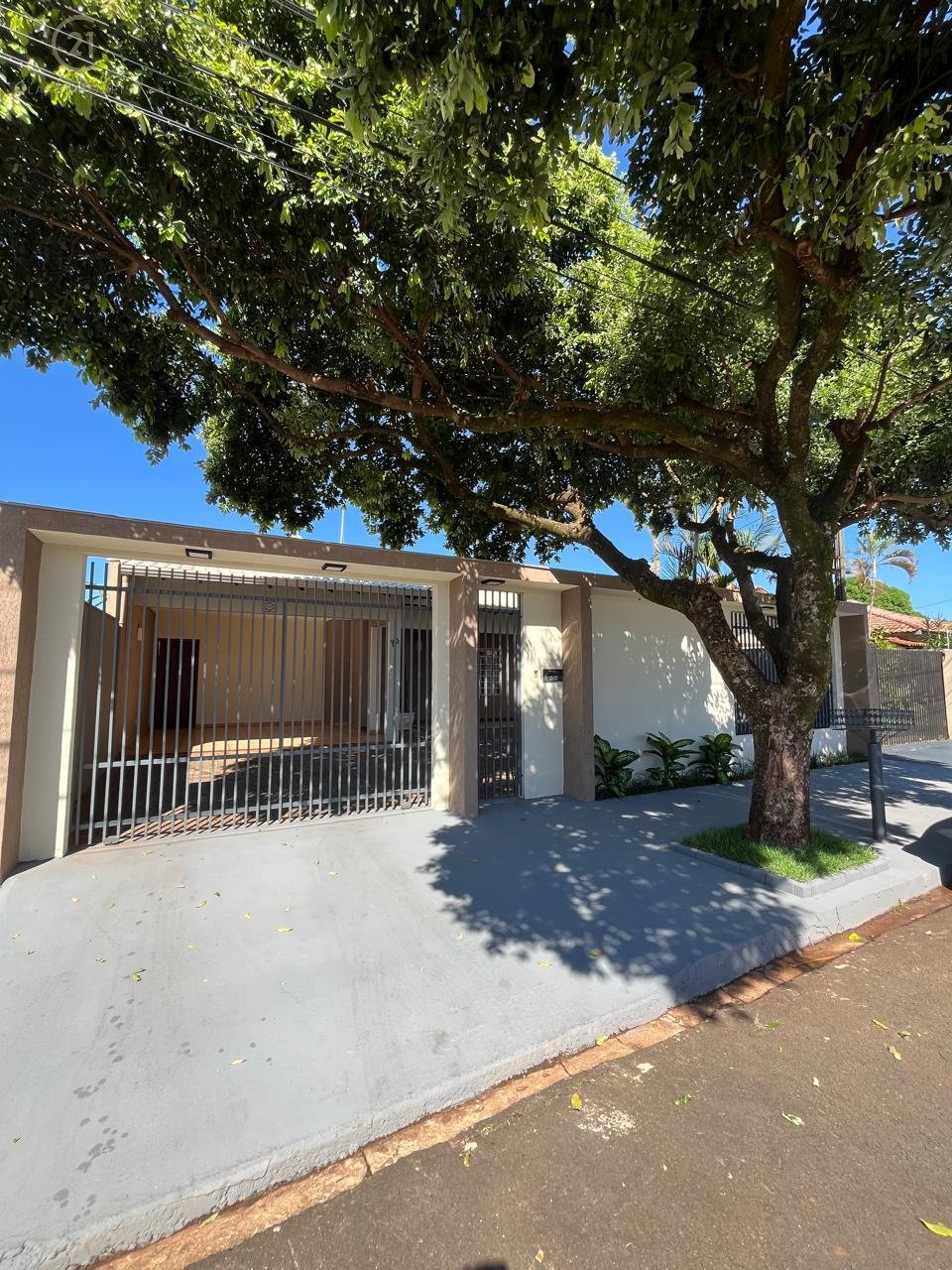 Casa à venda em Londrina, San Fernando, com 4 quartos, com 200 m²