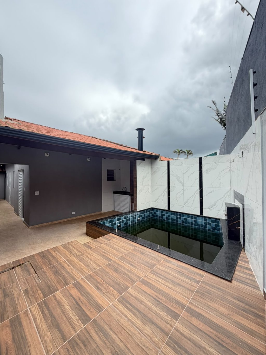 Casa à venda em Mongaguá, Jardim Praia Grande, com 2 quartos, com 95 m²