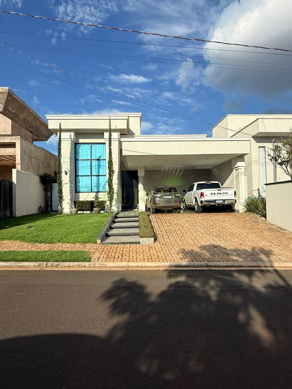 Casa à venda em Rio Verde, Setor Central, com 3 suítes, com 208.03 m², Solar do Bosque