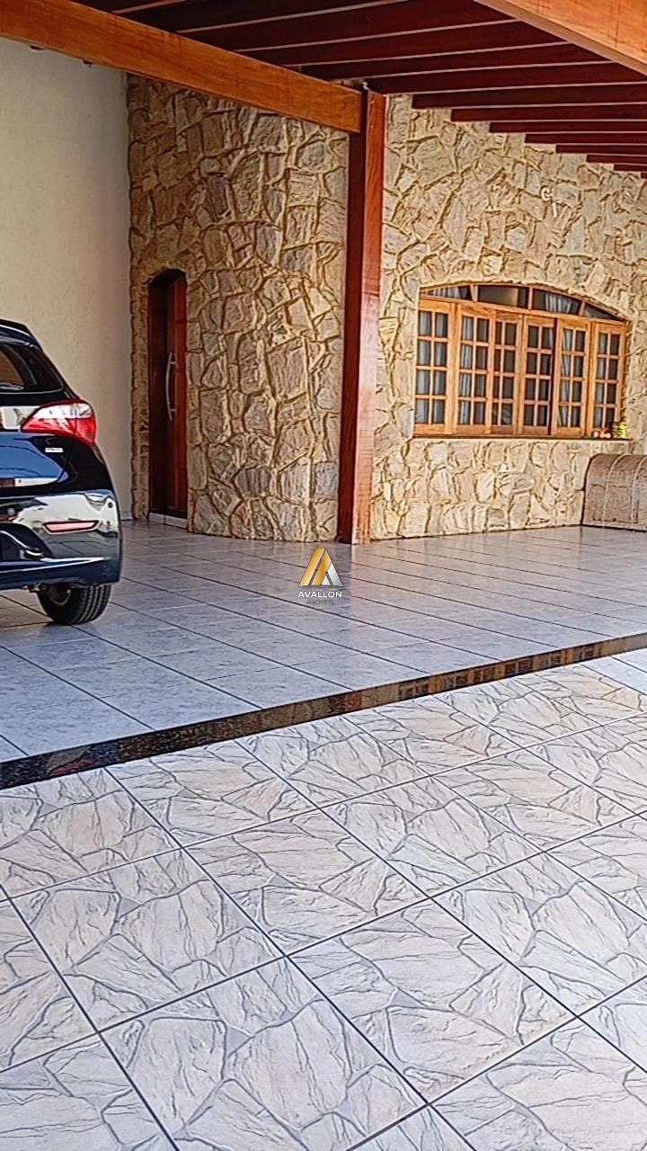 Casa à venda em Hortolândia, Jardim Santana, com 3 quartos, com 150 m²