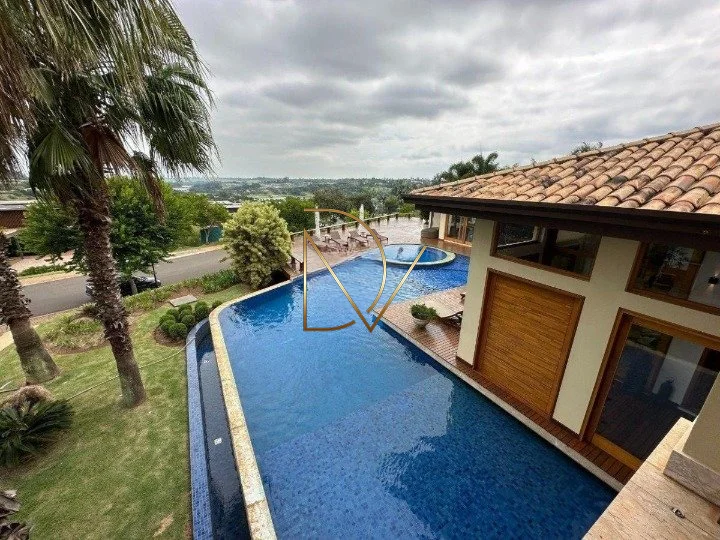 Residência de Luxo à Venda na Fazenda da Grama | Arquitetura Assinada, Lazer Privativo e Vista para o Golfe