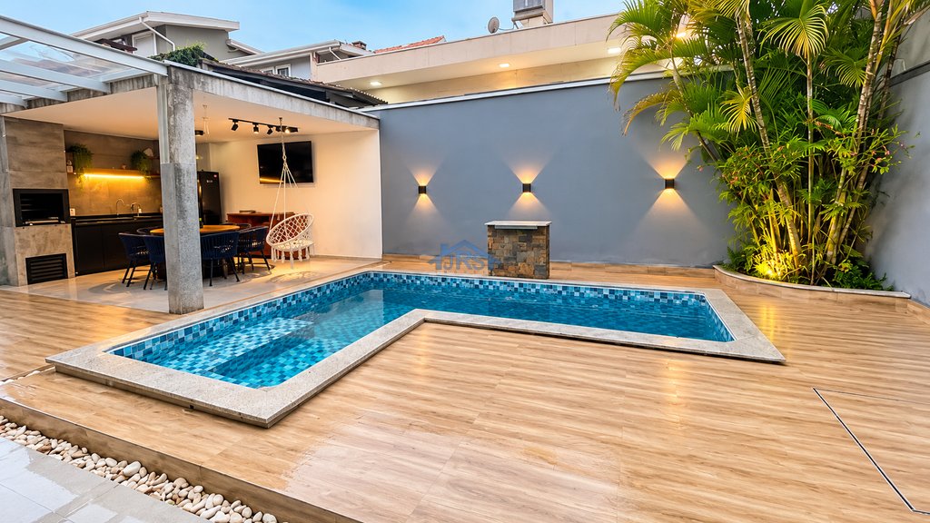 Casa à venda em Santana de Parnaíba, Alphaville, com 4 suítes, com 319 m², Residencial Quatro