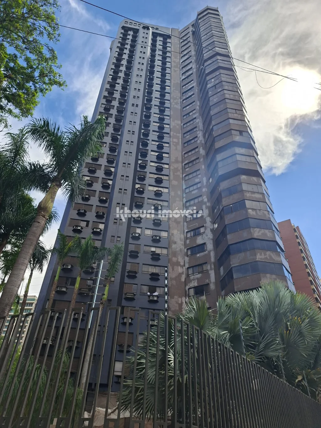 Apartamento para alugar em Maringá, Zona 01, com 3 suítes, com 381 m²