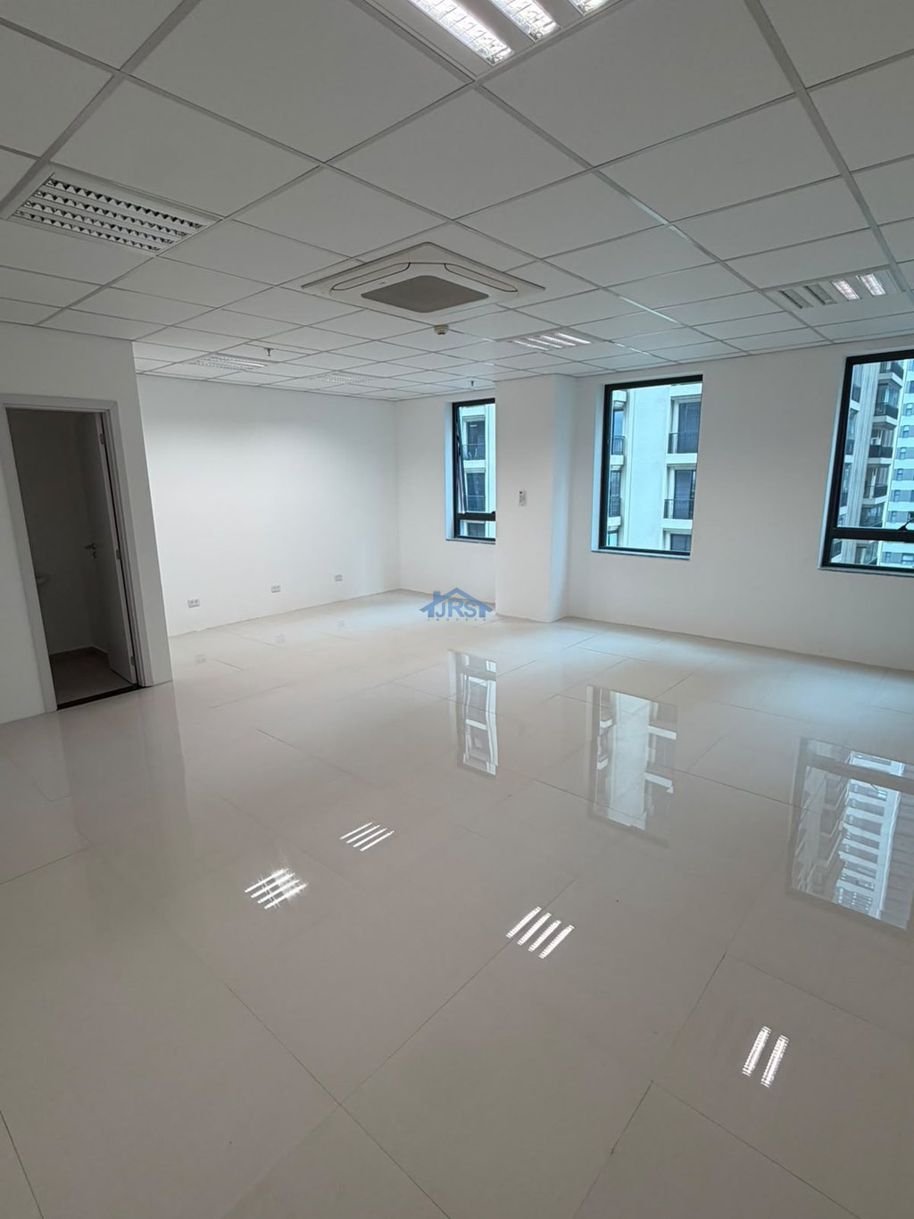 Sala para alugar em Barueri, Alphaville Industrial, com 49 m², Complexo Madeira
