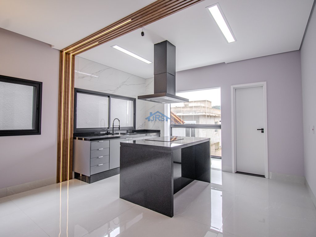 Casa à venda em Santana de Parnaíba, Nova Jaguari, com 3 quartos, com 213 m², Vila Jaguari