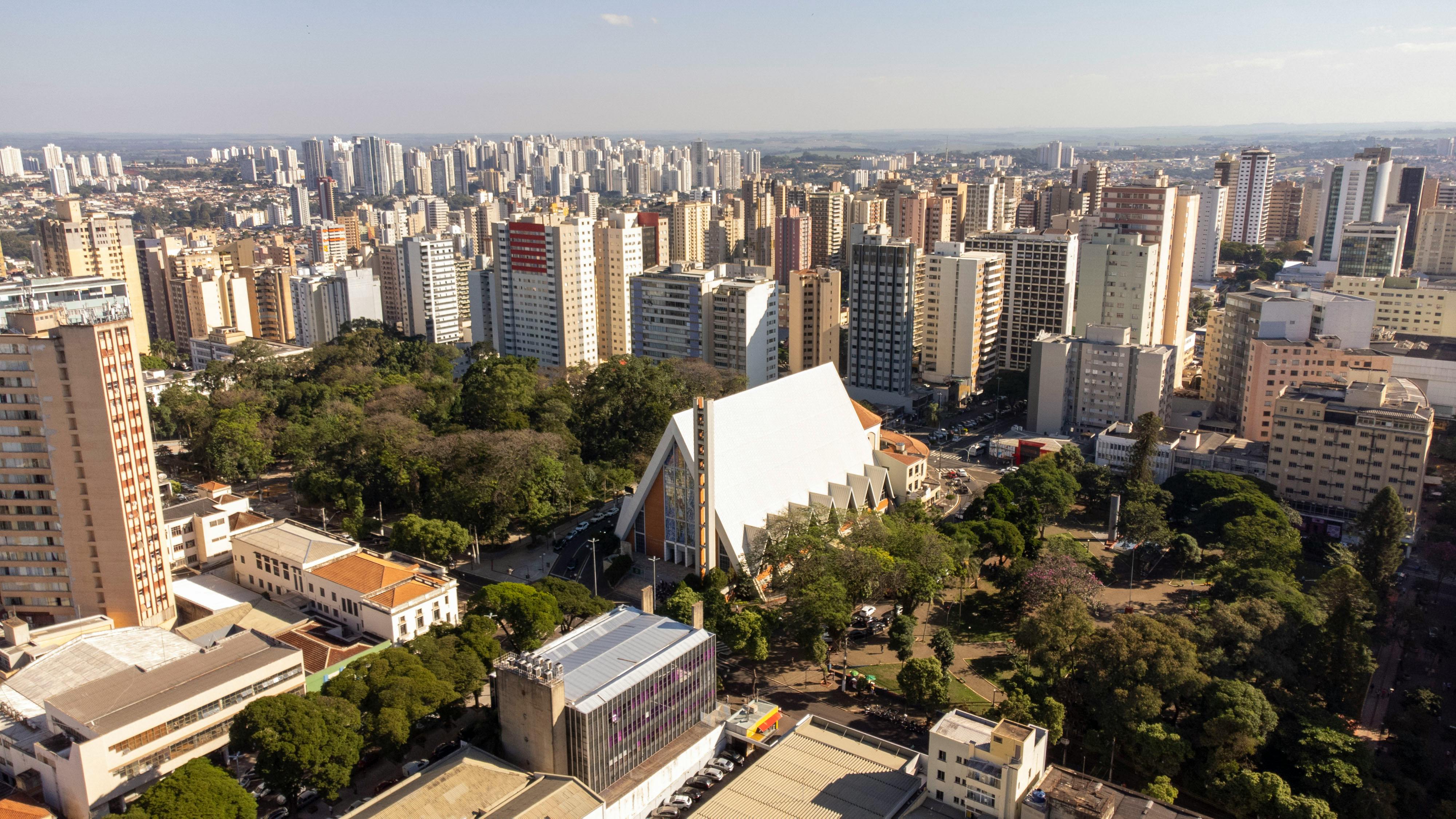 Vista aérea moderna de Londrina