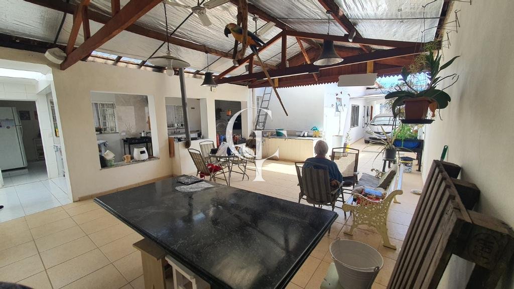 Casa à venda em Valinhos, Vila São José, com 3 suítes, com 297 m²